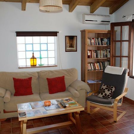 Casa Rural La Torre Алмонастер ла Реал Екстериор снимка