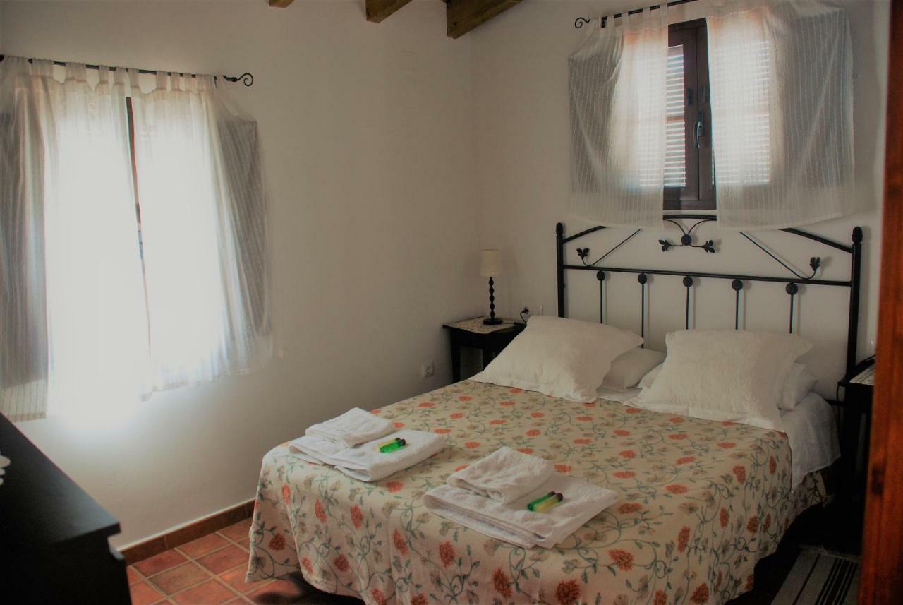 Casa Rural La Torre Алмонастер ла Реал Екстериор снимка