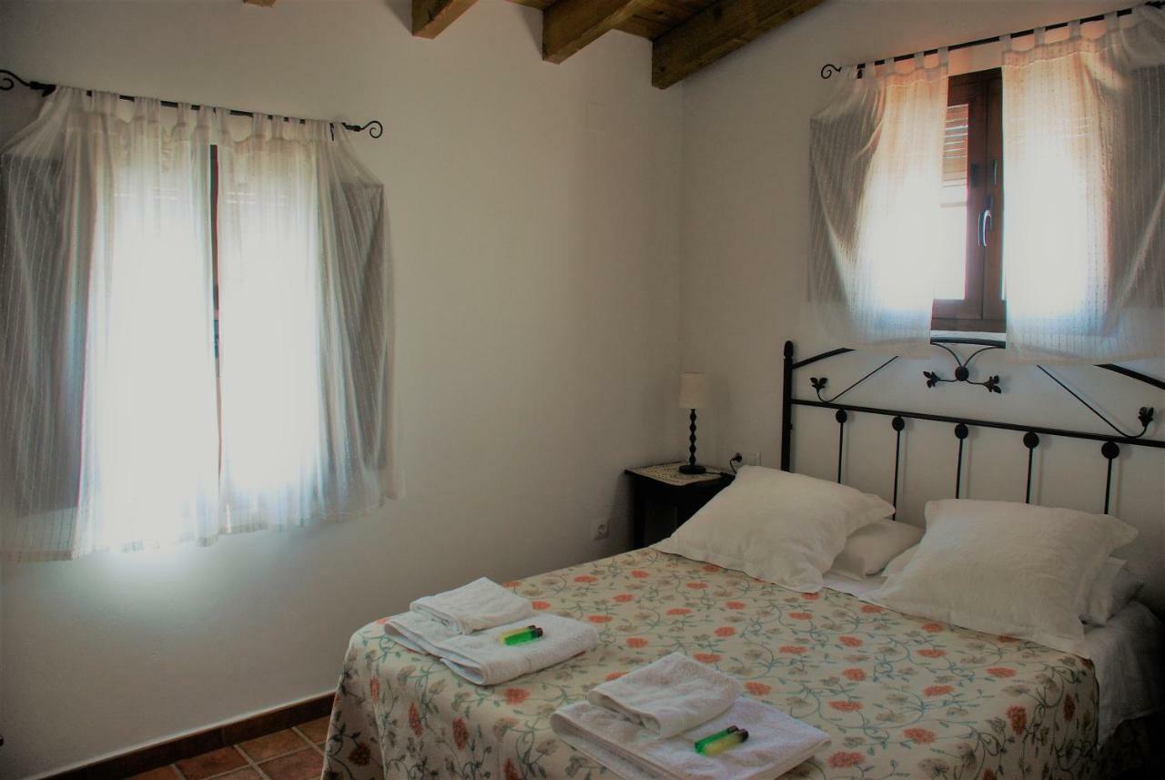 Casa Rural La Torre Алмонастер ла Реал Екстериор снимка