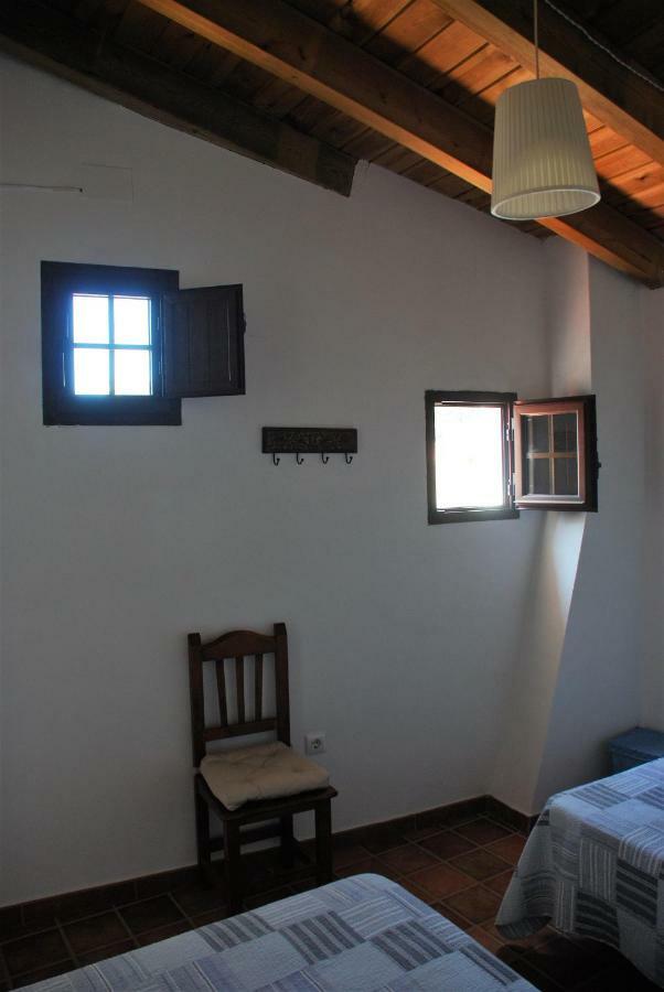 Casa Rural La Torre Алмонастер ла Реал Екстериор снимка