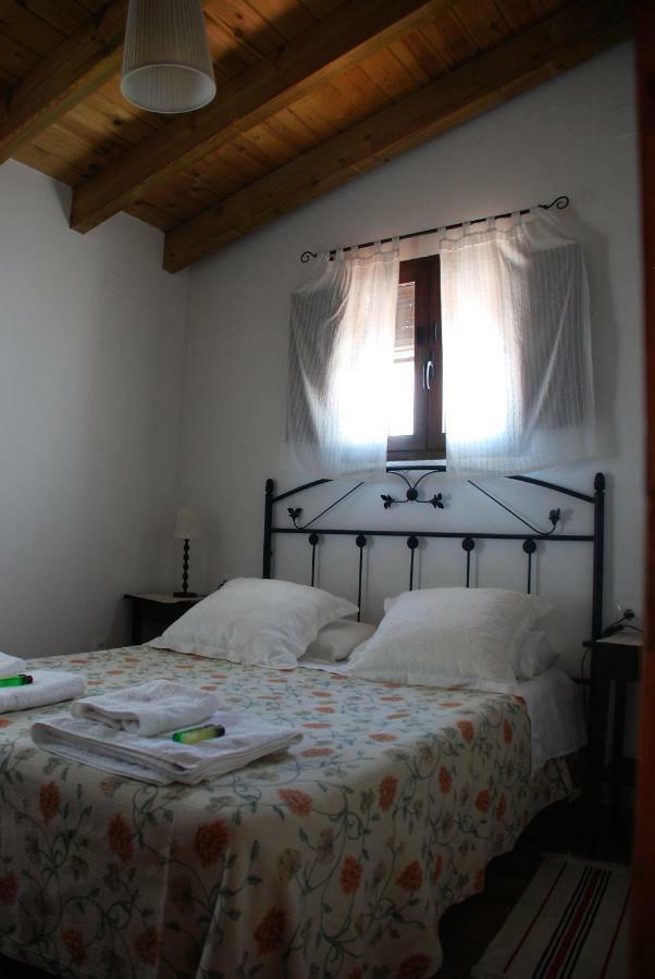 Casa Rural La Torre Алмонастер ла Реал Екстериор снимка